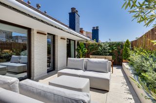Rent Penthouse  Carrer de viladomat. Ático de obra nueva a estrenar con espectacular terraza privada
