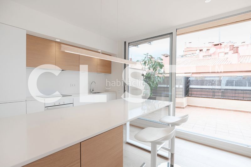 Foto 4ea99460-4f5c-4e0d-be2d-9b71a917bfa8. Rent penthouse with heating in Putget - Farró Barcelona
