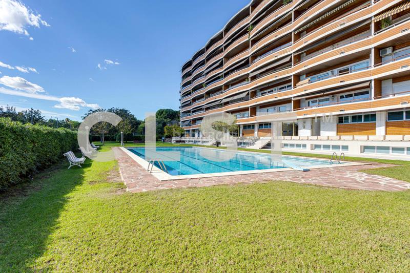 Foto 33ed004b-609d-4565-acc1-41e41f3e5632. Affitto appartamento con riscaldamento parcheggio piscina in Barcelona