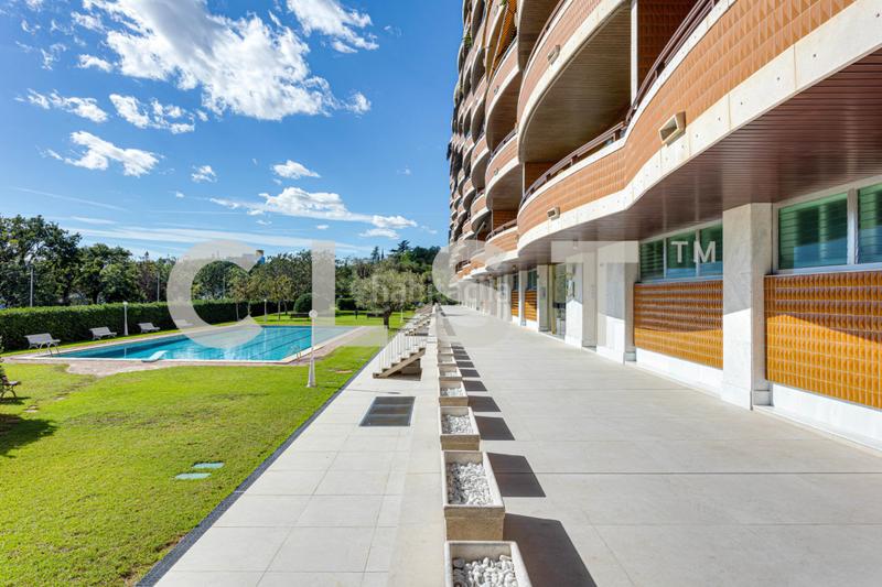 Foto b975ee70-94b9-41b6-8c78-4461179a587b. Affitto appartamento con riscaldamento parcheggio piscina in Barcelona