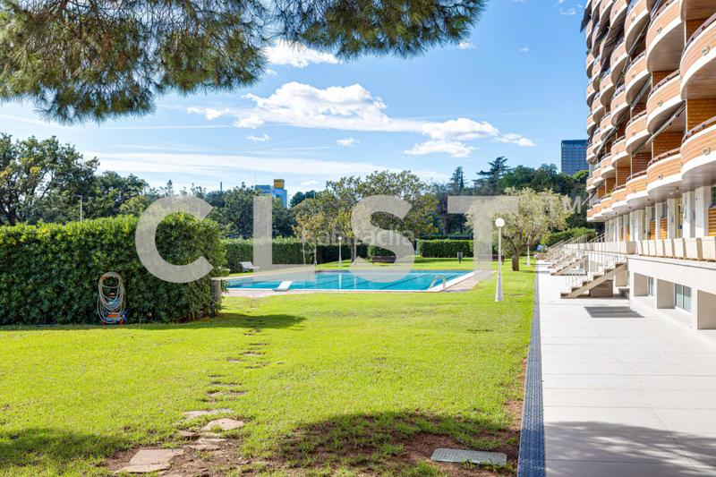 Foto bfb451b4-2865-4c74-90e6-ad4edec75ddc. Affitto appartamento con riscaldamento parcheggio piscina in Barcelona