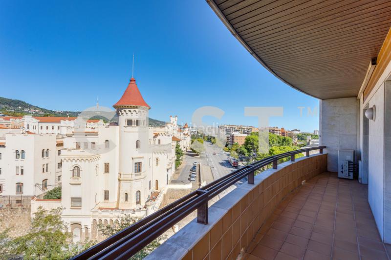 Foto 2c8b48dc-717a-49a5-a744-d0db400a2457. Rent flat with heating parking pool in Dreta de l´Eixample Barcelona