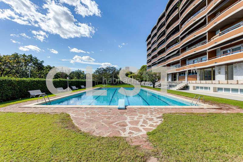 Foto 3db0dcd9-6351-48e0-b36f-3d27e16fbd8a. Rent flat with heating parking pool in Dreta de l´Eixample Barcelona