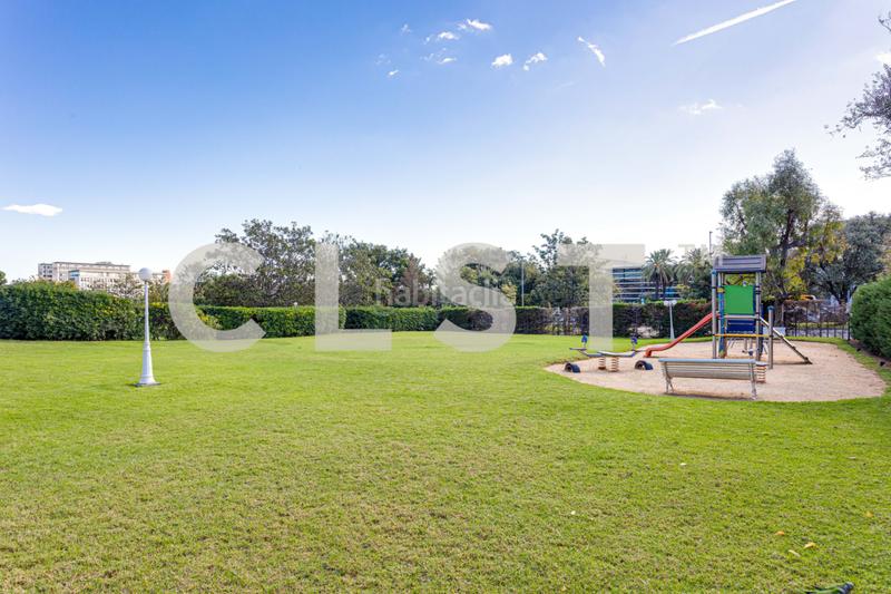 Foto fc645223-0bff-41bb-8522-73bd95e27883. Rent flat with heating parking pool in Dreta de l´Eixample Barcelona