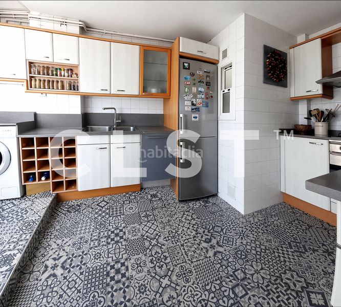 Foto 10f5476f-36b3-473d-b0f7-7e62f130f01a. Lloguer àtic amb calefacció a Putget - Farró Barcelona