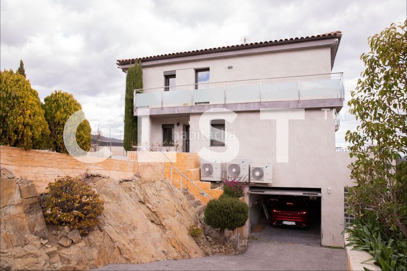Foto 53b9391d-96e2-4154-9e71-c72aa6c8474d. Lloguer casa amb xemeneia calefacció aparcament piscina a Alella