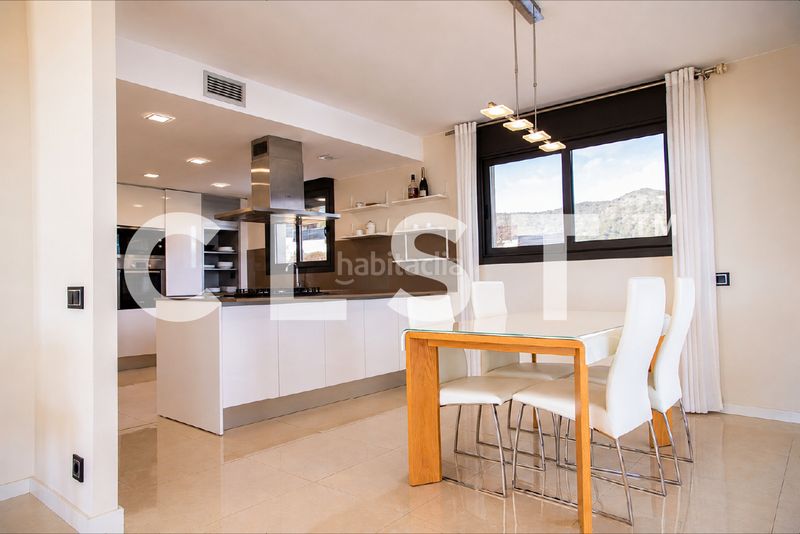 Foto c6b0deb2-6ee8-402d-b800-4520d71279f5. Lloguer casa amb xemeneia calefacció aparcament piscina a Alella
