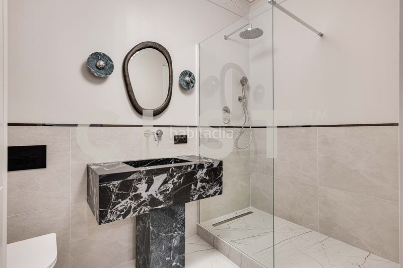 Foto 0e0f11ae-6c91-466e-8390-315cede4fa70. Apartament amb xemeneia calefacció a Dreta de l´Eixample Barcelona