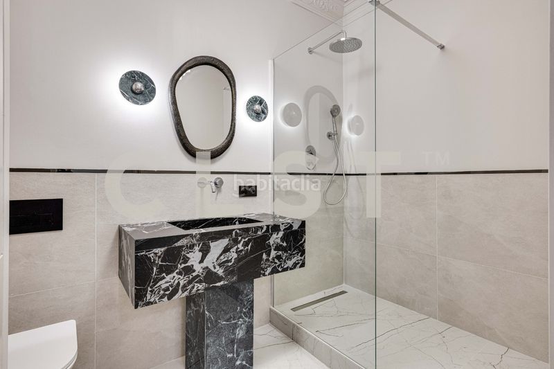 Foto 3144b76e-1f51-44cc-aa04-9d59823006bb. Apartament amb xemeneia calefacció a Dreta de l´Eixample Barcelona