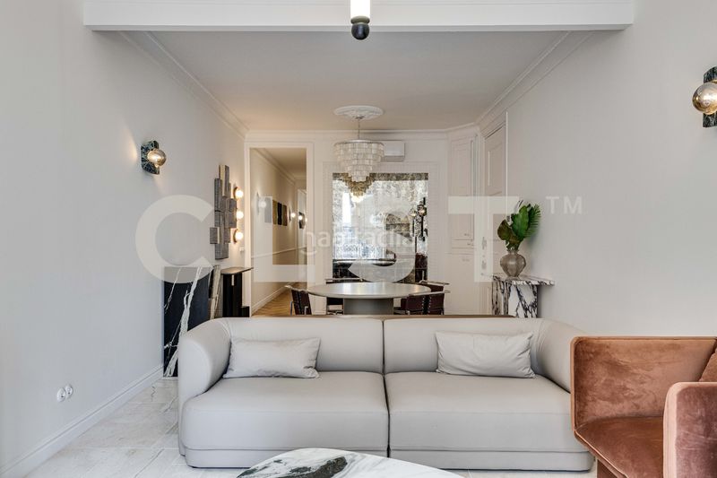 Foto 367633c8-a02b-459a-919f-69938b50d32c. Apartament amb xemeneia calefacció a Dreta de l´Eixample Barcelona
