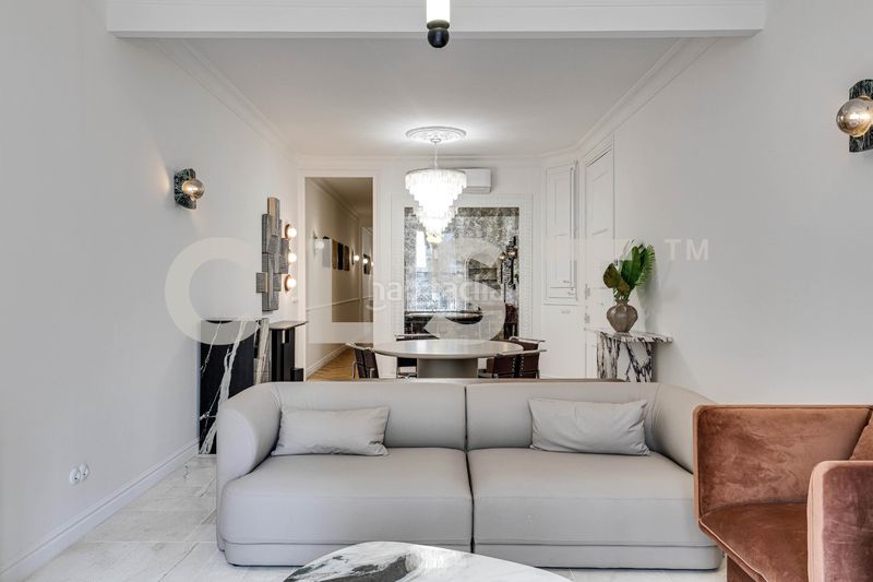 Foto 4ae549fb-e9fb-4fdc-810d-93818ead4f72. Apartament amb xemeneia calefacció a Dreta de l´Eixample Barcelona