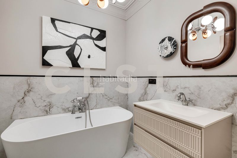 Foto 5e835ddb-9038-47f9-a4d8-d3dbd013f3e8. Apartament amb xemeneia calefacció a Dreta de l´Eixample Barcelona