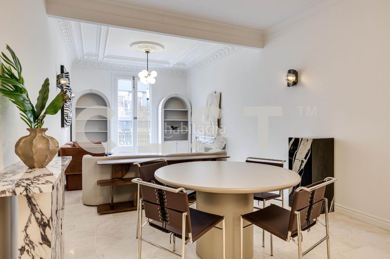Foto 72f95e96-efc2-4f8e-90c9-c8bcf5ef00be. Apartament amb xemeneia calefacció a Dreta de l´Eixample Barcelona