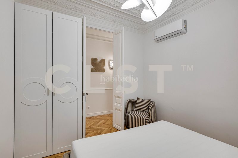 Foto 8487bd83-24c6-476f-8fcc-4fa65c615c15. Apartament amb xemeneia calefacció a Dreta de l´Eixample Barcelona
