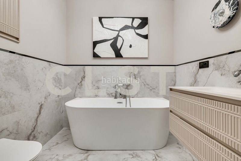 Foto 95664b3f-5df2-4237-a310-0906a2fcbf50. Apartament amb xemeneia calefacció a Dreta de l´Eixample Barcelona