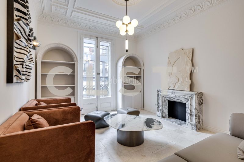 Foto 970d5d01-ff15-47a3-aa78-e21c4ac70b1a. Apartament amb xemeneia calefacció a Dreta de l´Eixample Barcelona