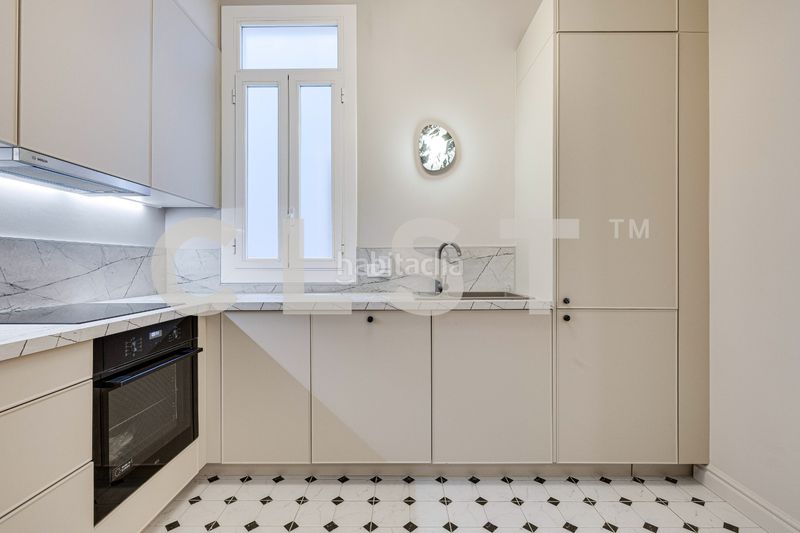 Foto b67e8c30-eb6f-4d56-8f9a-13ec311883d2. Apartament amb xemeneia calefacció a Dreta de l´Eixample Barcelona
