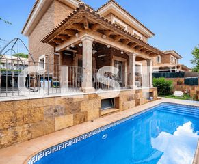 House  Carrer ronda d'altafulla. Exclusiva vivienda con piscina privada y licencia turística en a