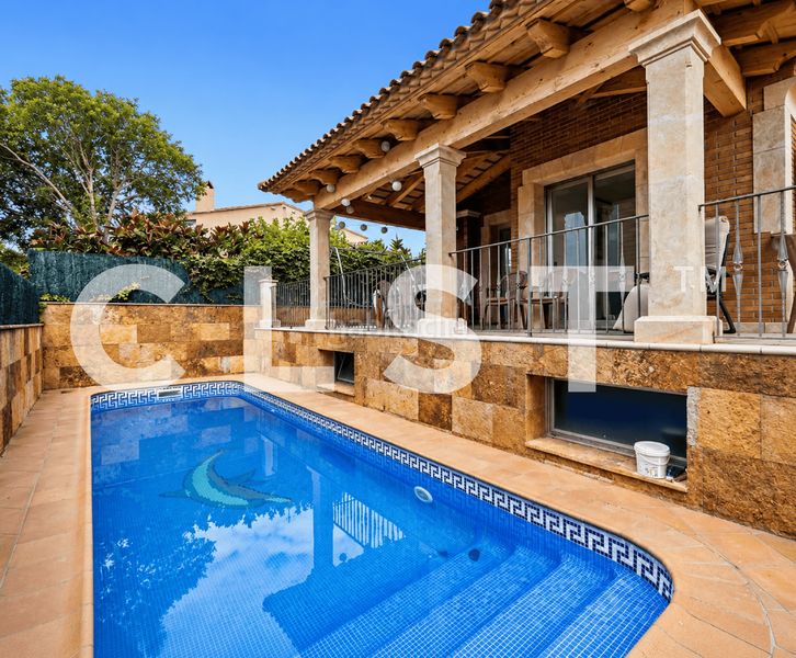 Foto 56825f13-2b37-4e5c-b20d-d2590b67463f. Casa amb calefacció aparcament piscina a Altafulla