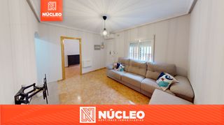 Casa a schiera  Calle niño jesús. Este chalet de dos plantas ofrece un sinfín de posibilidades