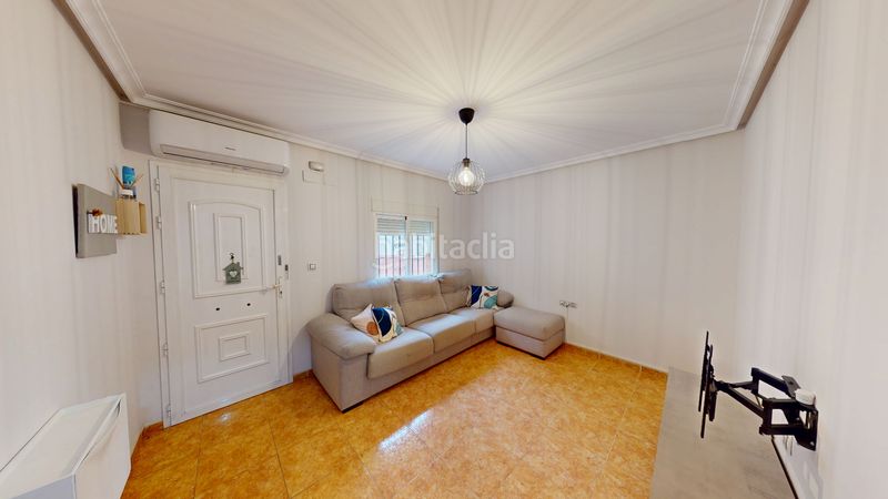 Foto a54da5a8-9957-4712-883b-37fe6f8d86b4. Casa adossada a Albatera
