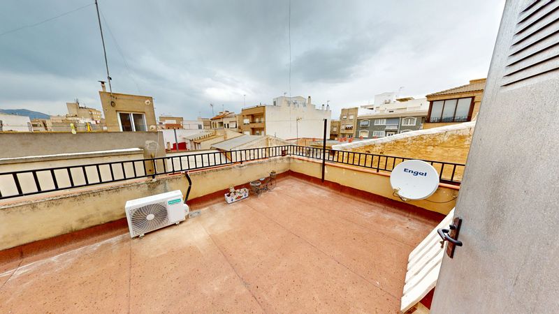 Foto ffd9ba75-bf04-4f9b-93a3-7e13bb9b1658. Casa adossada a Albatera