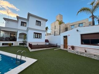 Chalet  Paseo de la chirina. Exclusivo chalet con piscina y jardín privado en islantilla