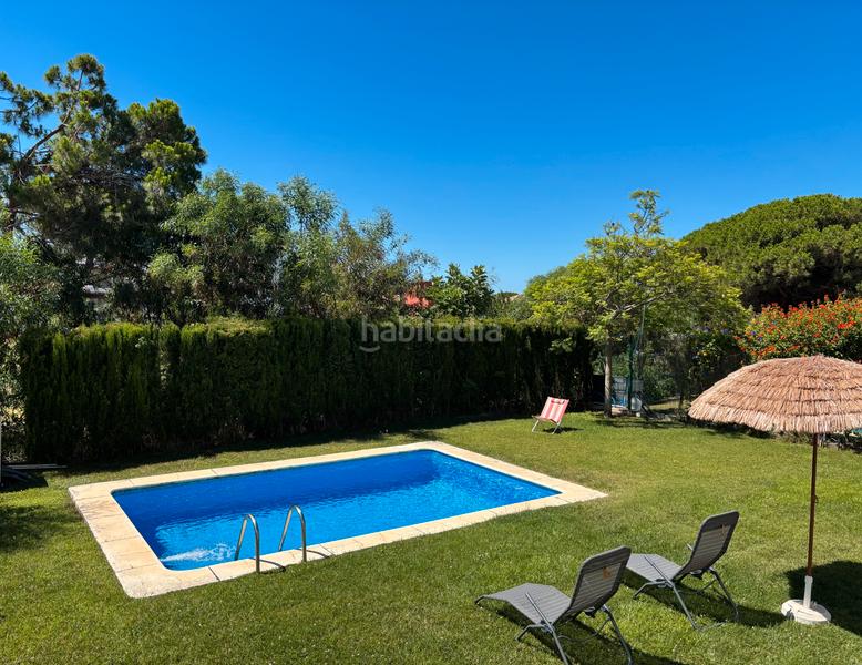 Foto 27ad0117-58ba-4428-a233-3b76c5ed8d9b. Rent towny house in paseo de la chirina 16a in Islantilla golf Islantilla