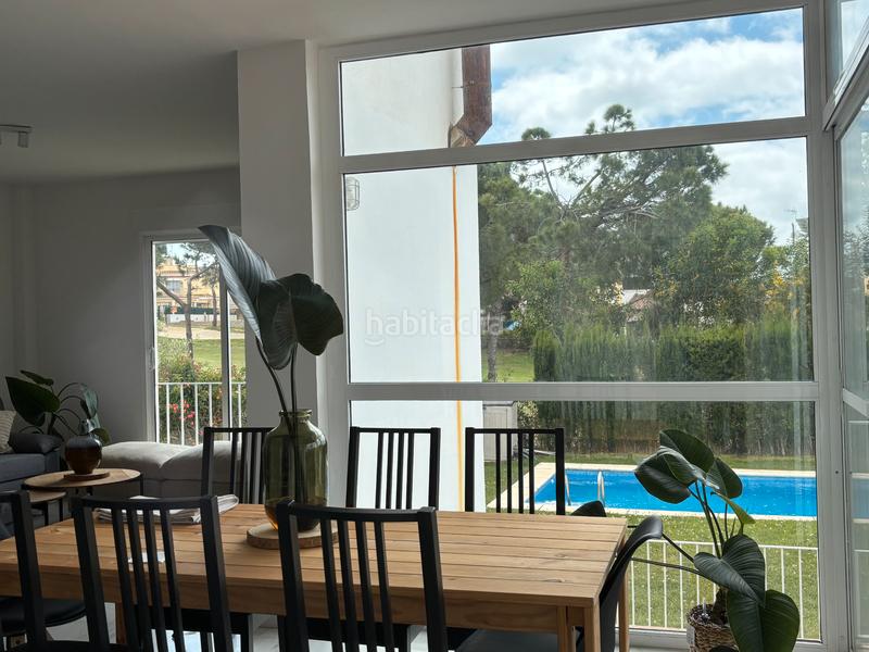 Foto 64087d99-6689-48cb-94b2-3c2a39bb76bb. Rent towny house in paseo de la chirina 16a in Islantilla golf Islantilla