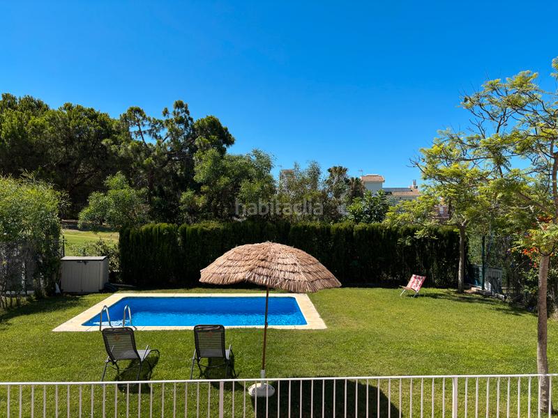 Foto a0ee9910-e5b3-486e-ad42-96f29aa8d244. Rent towny house in paseo de la chirina 16a in Islantilla golf Islantilla