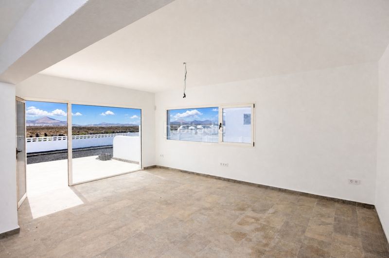Foto eb452aa7-adc5-4f5e-ae97-723125149d69. Casa a Caleta de Famara Teguise