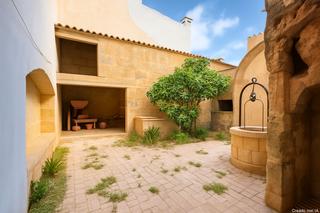 Masia a Campos. Casa de pueblo con patio.