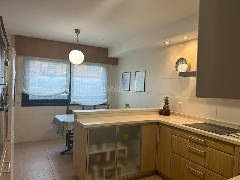 Foto 1f9f9e0c-523b-44dc-b180-694d8e7b0202. Casa bifamiliare con riscaldamento parcheggio piscina in Ferrol