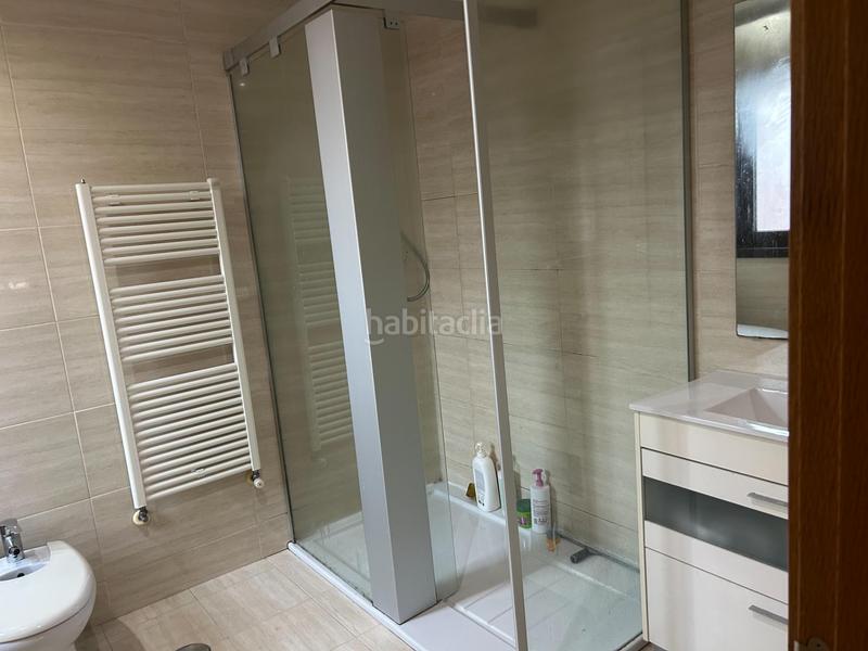 Foto 38f06062-8477-4998-b1e4-7be342c7460c. Casa bifamiliare con riscaldamento parcheggio piscina in Ferrol