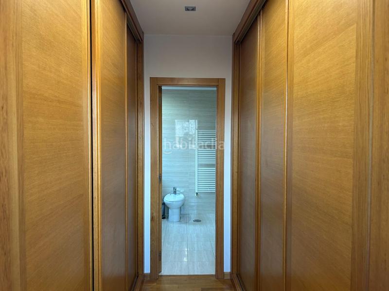 Foto b0184dba-aa9e-476d-ad9e-6d86232c0155. Casa bifamiliare con riscaldamento parcheggio piscina in Ferrol