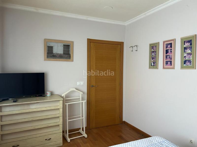 Foto c289d898-e01a-4450-bff2-24f8e45e4748. Casa bifamiliare con riscaldamento parcheggio piscina in Ferrol