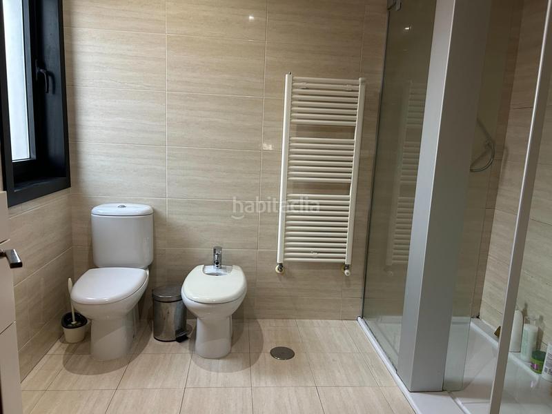 Foto d20e0b20-fddb-4d0b-aee1-c4cb5bf1750b. Casa bifamiliare con riscaldamento parcheggio piscina in Ferrol