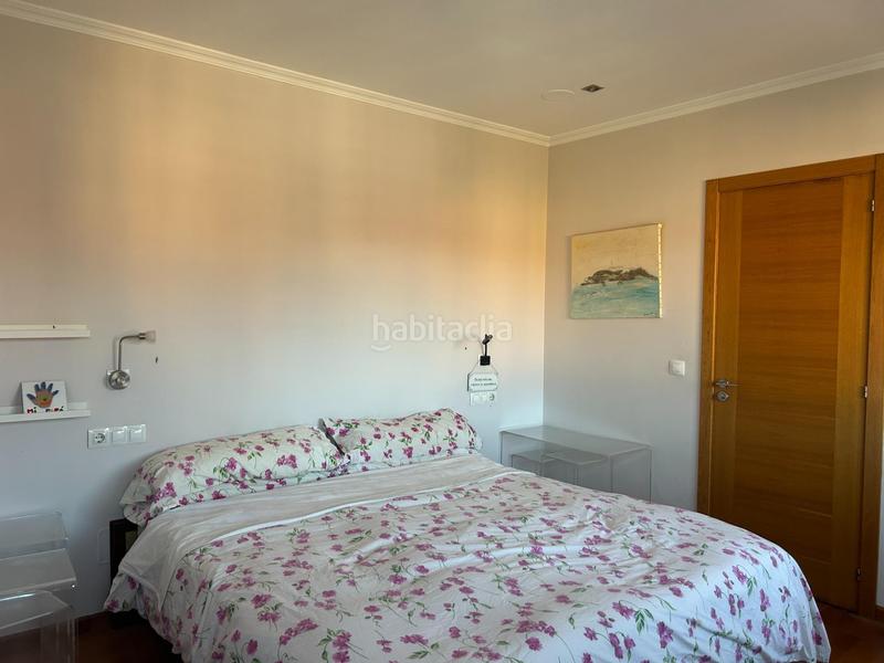 Foto d26484bc-f302-48d6-9915-12a57d87c855. Casa bifamiliare con riscaldamento parcheggio piscina in Ferrol