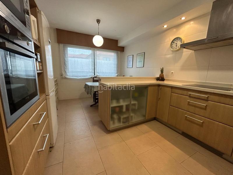 Foto dfe3f7cb-e855-404e-8a8f-c18a860aa4ed. Casa bifamiliare con riscaldamento parcheggio piscina in Ferrol