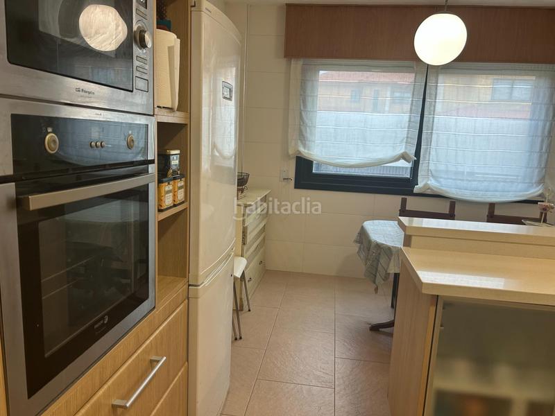 Foto f5a781e2-ca0e-4496-a4b1-f361425a6f94. Casa bifamiliare con riscaldamento parcheggio piscina in Ferrol