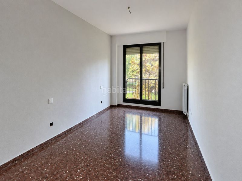 Foto 30ca6be3-2580-4544-ac7b-abb822a709e6. Piso vivienda familiar con piscina y amplias zonas comunes en actur! en Zaragoza