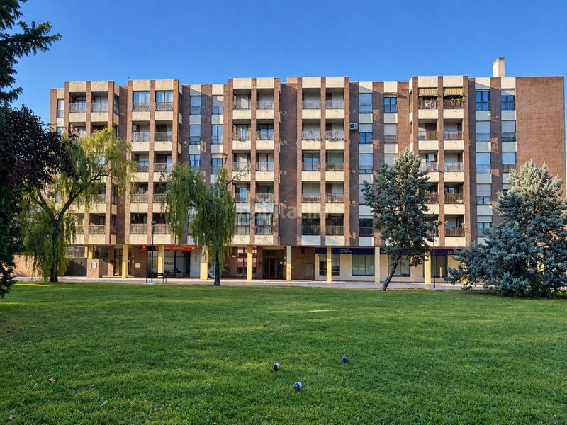 Foto 3d01d23a-0520-4ce5-a46d-112765127b8f. Piso vivienda familiar con piscina y amplias zonas comunes en actur! en Zaragoza