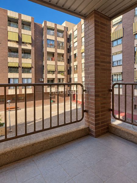 Foto 48ca971f-0344-4381-8c9c-2664105c5159. Piso vivienda familiar con piscina y amplias zonas comunes en actur! en Zaragoza