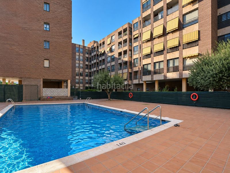 Foto 4c20bfb0-779f-4e19-bdb3-431f95ffd427. Piso vivienda familiar con piscina y amplias zonas comunes en actur! en Zaragoza