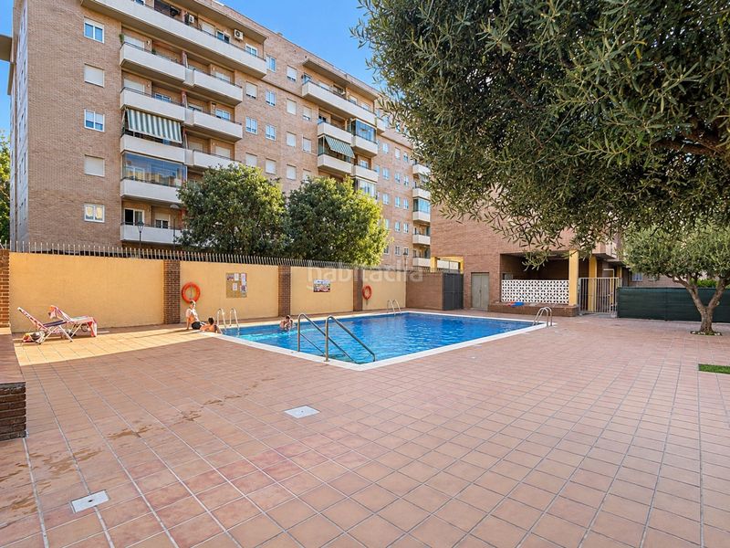 Foto 8e978a7f-a7be-4ec1-ac71-dd8a3f547fdf. Piso vivienda familiar con piscina y amplias zonas comunes en actur! en Zaragoza