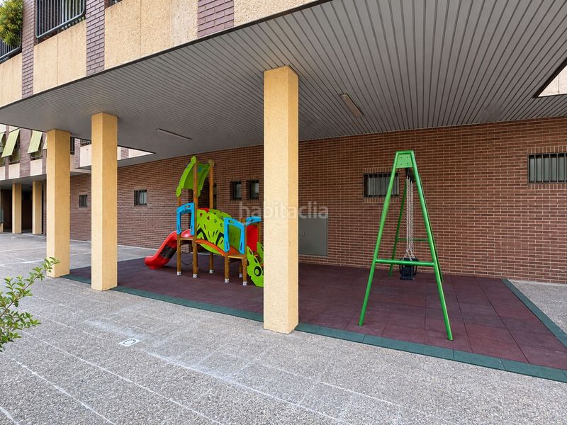 Foto b169ea82-9cfb-4a63-9caf-658b69c7d406. Piso vivienda familiar con piscina y amplias zonas comunes en actur! en Zaragoza