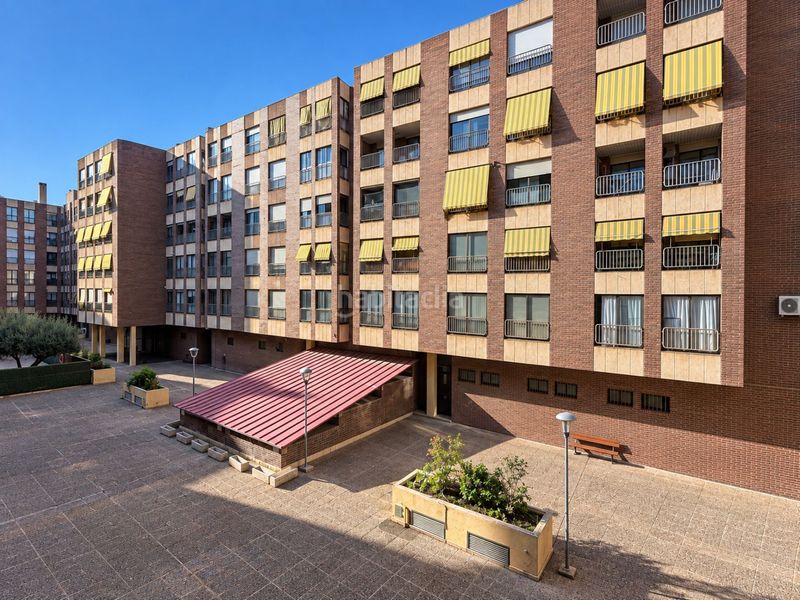 Foto b83365a6-4c6c-49a7-9dda-c871e22451a4. Piso vivienda familiar con piscina y amplias zonas comunes en actur! en Zaragoza