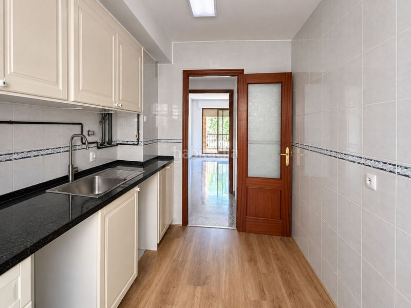 Foto e6d1bdce-3ff0-4f24-85d2-a4acd1cecc27. Piso vivienda familiar con piscina y amplias zonas comunes en actur! en Zaragoza