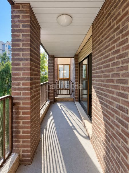 Foto e8ec3d62-111c-4397-884b-92b2015416d1. Piso vivienda familiar con piscina y amplias zonas comunes en actur! en Zaragoza