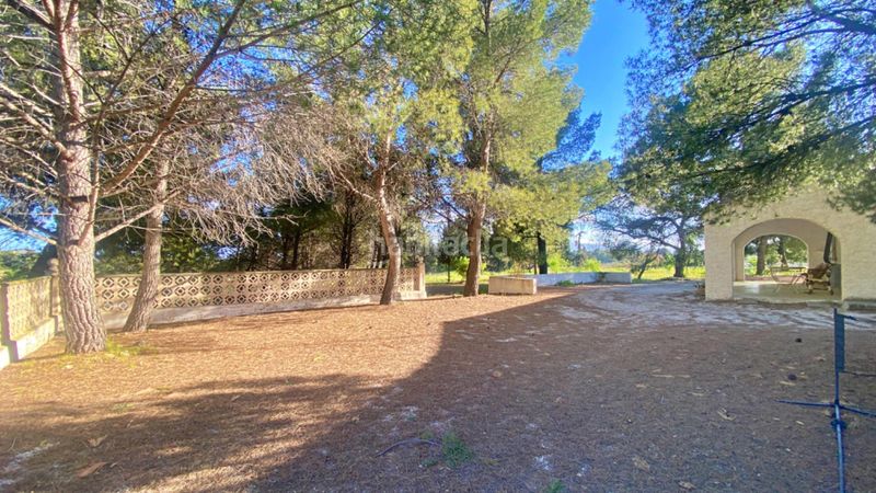 Foto ebe21481-f4e1-42a3-a702-898859908d30. Masia amb aparcament a Totana